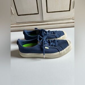 Cariuma OCA Shadow Blue Canvas Sneaker Unisex  Men 7 Women 8.5 Low Casual Shoe